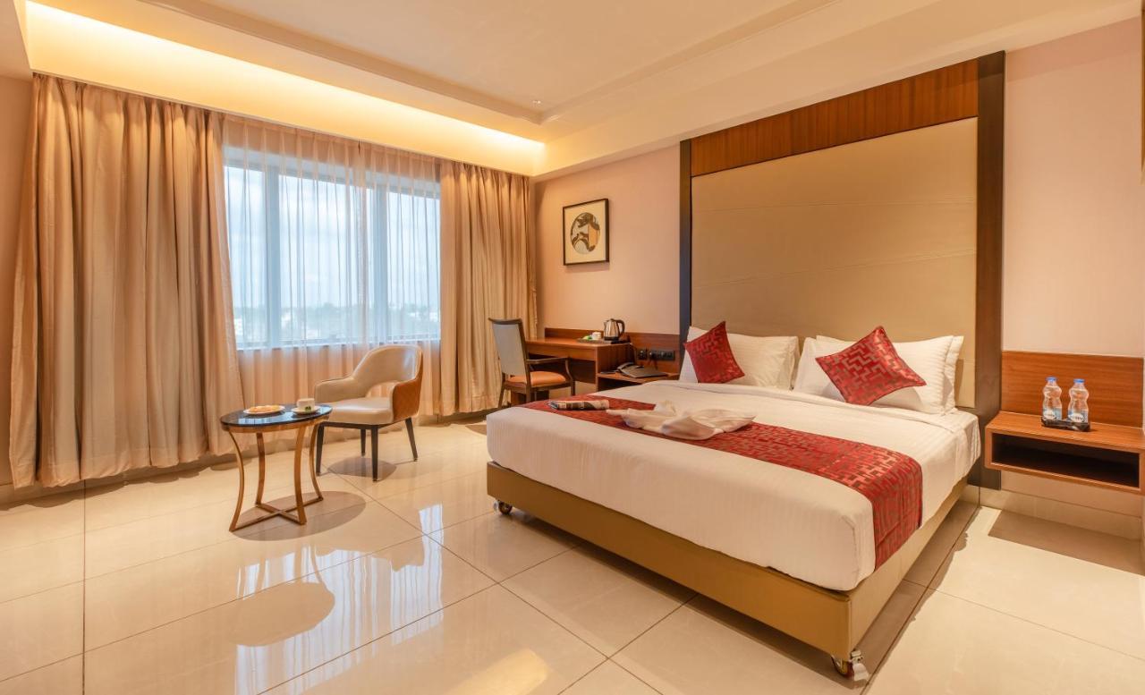 Hotel M Pro Palace Mysore - 12 Minutes To Mysore Palace Zewnętrze zdjęcie