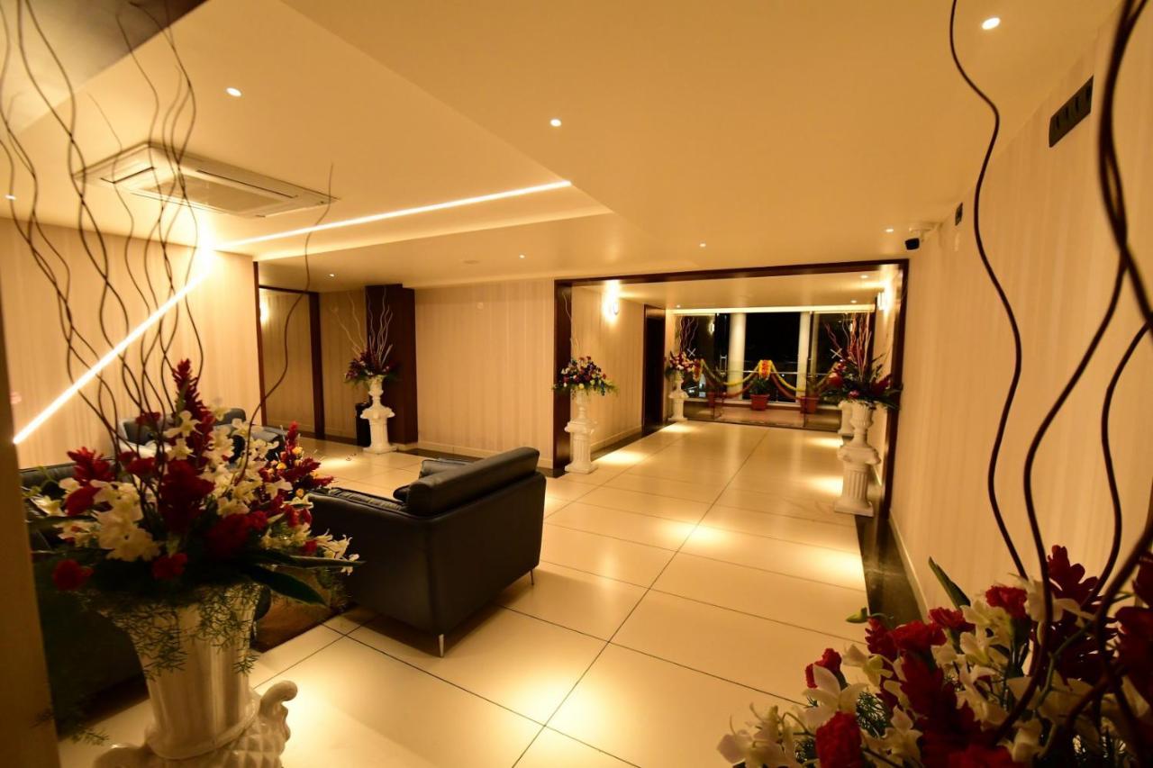 Hotel M Pro Palace Mysore - 12 Minutes To Mysore Palace Zewnętrze zdjęcie