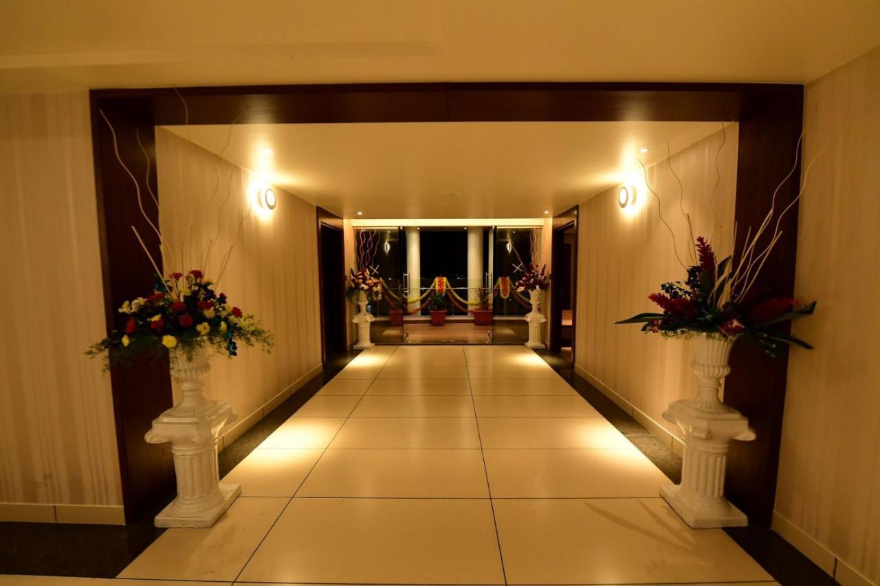 Hotel M Pro Palace Mysore - 12 Minutes To Mysore Palace Zewnętrze zdjęcie