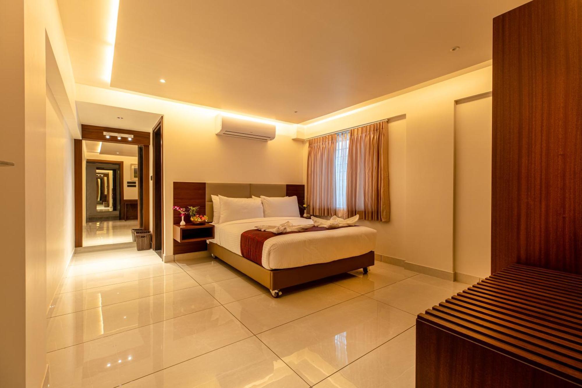 Hotel M Pro Palace Mysore - 12 Minutes To Mysore Palace Zewnętrze zdjęcie