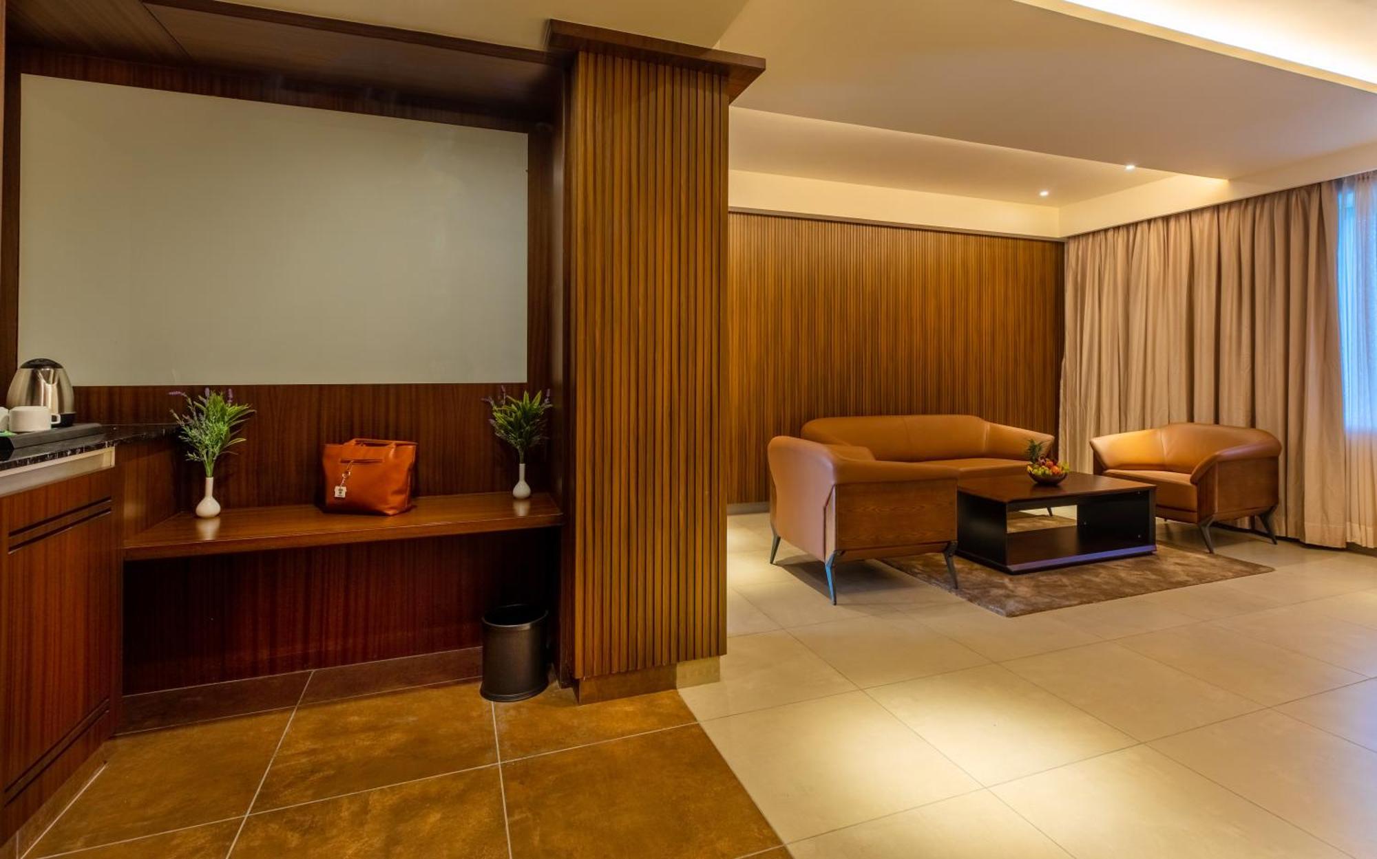 Hotel M Pro Palace Mysore - 12 Minutes To Mysore Palace Zewnętrze zdjęcie